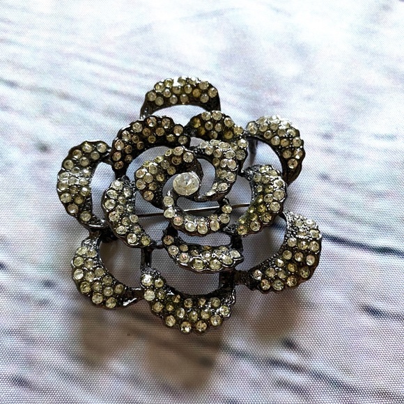 Vintage Floral Brooch Pin - Picture 10 of 10